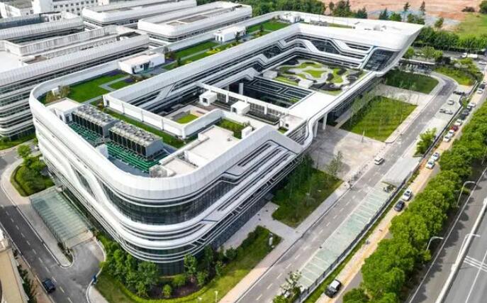 央企国优项目助力中国车谷跑出加“数”度——中国一冶武汉经开人工智能科技园新建科技研发楼工程荣获“国家优质工程奖”